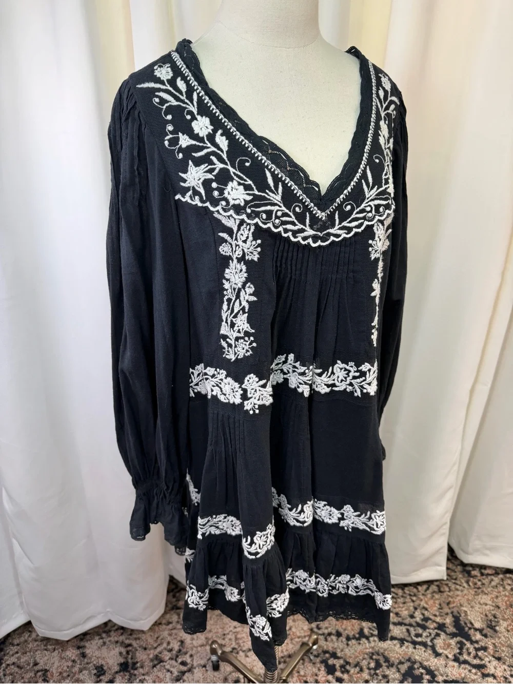 Anthropologie ‘Long-Sleeve Embroidered Pintuck Swing Mini Dress’ in Black Sz 1X